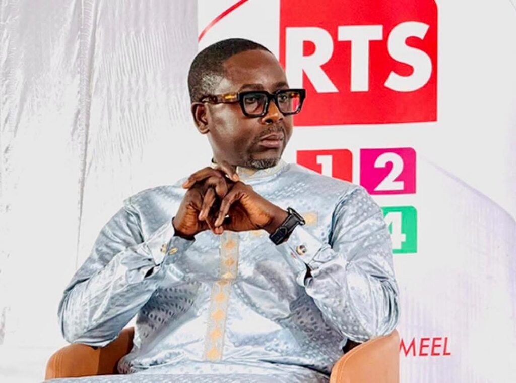 RTS : les travailleurs en brassards rouges réclament le respect de leurs droits