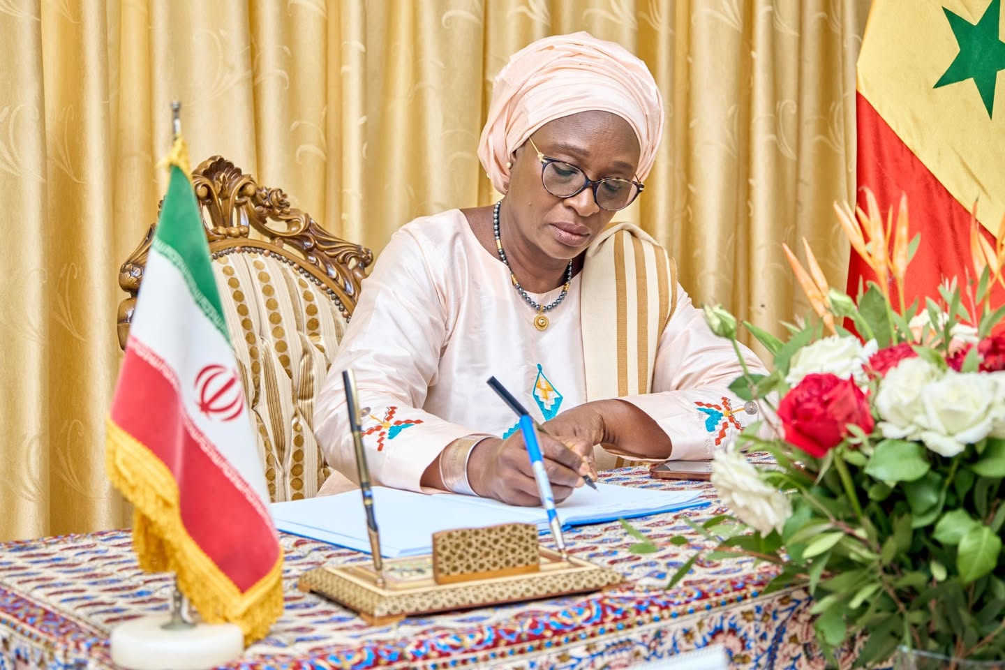 Iran : l’ambassade ouvre un registre de condoléances après la mort d’Ali Khamenei