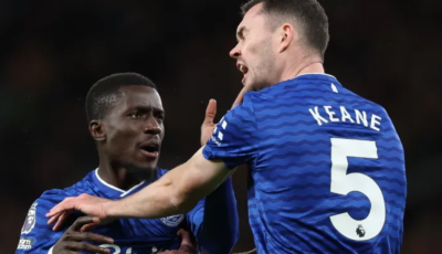 Premier League : Gana Gueye expulsé pour avoir giflé Keane, écope de trois matchs de suspension