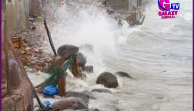 Thiaroye-sur-Mer submergée par une forte houle : des habitants prisonniers de leurs maisons