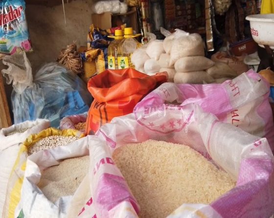 Riz brisé importé : l’État fixe de nouveaux prix plafonds sur tout le territoire