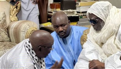 Dialogue national : Cheikh Guèye reçu à Touba par le khalife général des mourides